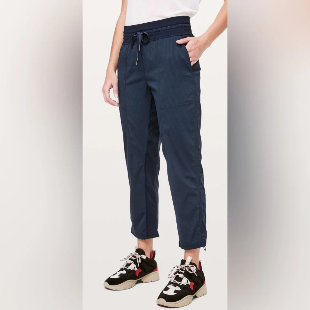Lululemon Dance Studio‎ Crop Pants 25” True Navy Swift sz6